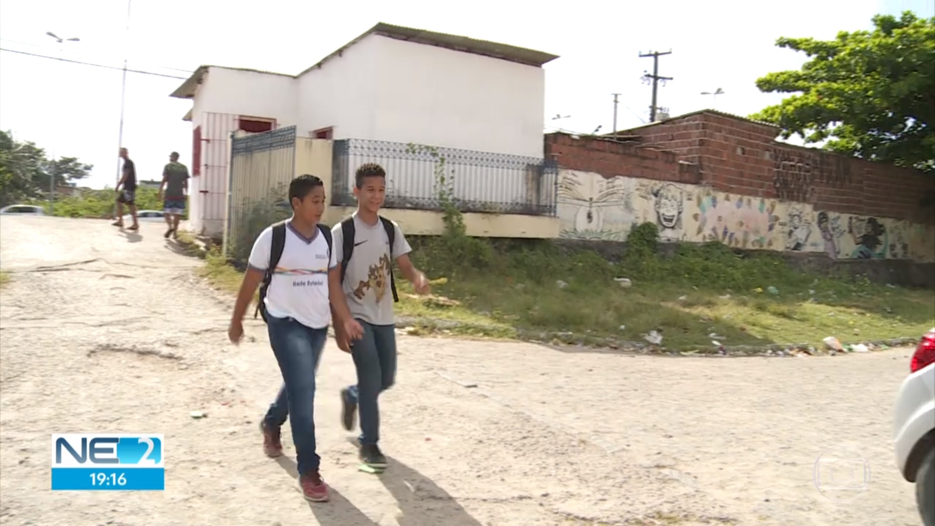 ESTUDANTES SEM UNIFORME TCE APONTA FALTA DE PAGAMENTO E MÁ GESTÃO E